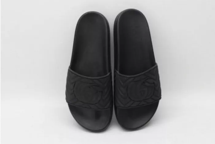 GUCC SLIPPERS ALL BLACK 0117