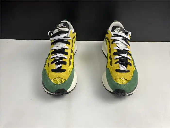 NIKE VAPORWAFFLE SACAI TOUR YELLOW STADIUM GREEN CV1363-700 0129