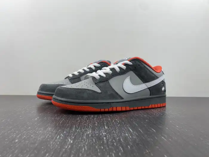 Nike SB Dunk Low Staple NYC Pigeon 304292-011 0123