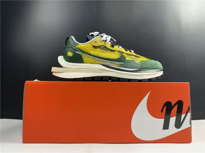 NIKE VAPORWAFFLE SACAI TOUR YELLOW STADIUM GREEN CV1363-700 0129