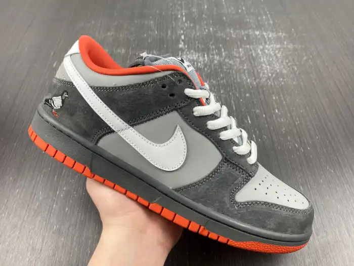 Nike SB Dunk Low Staple NYC Pigeon 304292-011 0123