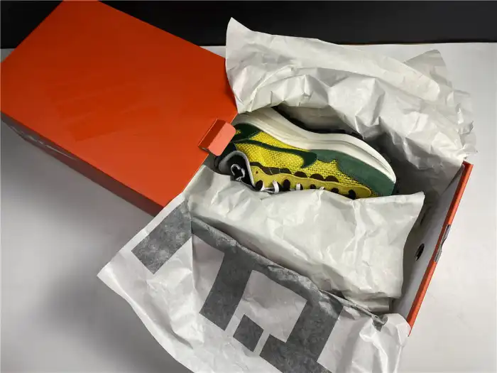 NIKE VAPORWAFFLE SACAI TOUR YELLOW STADIUM GREEN CV1363-700 0129