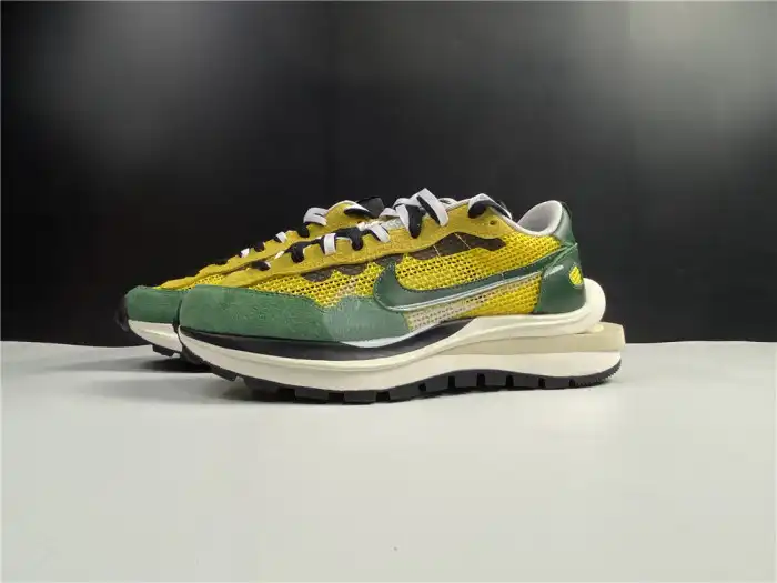 NIKE VAPORWAFFLE SACAI TOUR YELLOW STADIUM GREEN CV1363-700 0129