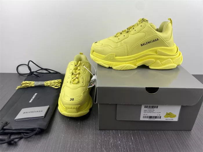 BLCG TRIPLE S SNEAKER 524039 W1FB5 2308 0114