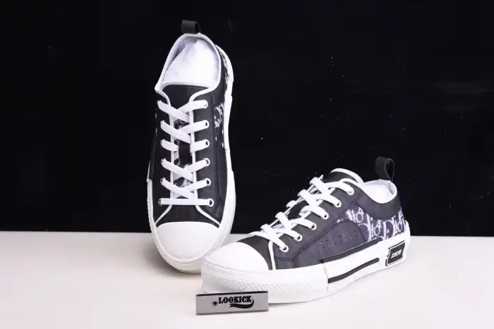 DR B23 Low Top Oblique Sneaker Black & White 0128