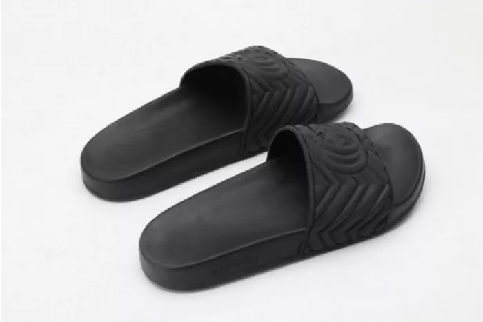 GUCC SLIPPERS ALL BLACK 0117