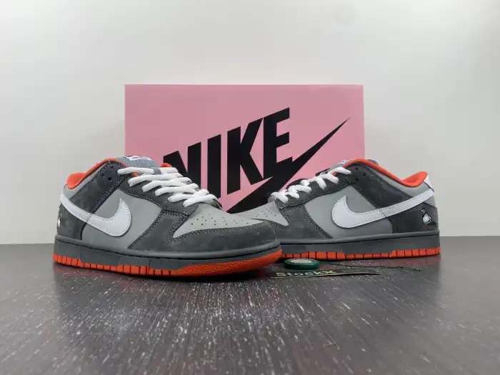 Nike SB Dunk Low Staple NYC Pigeon 304292-011 0123