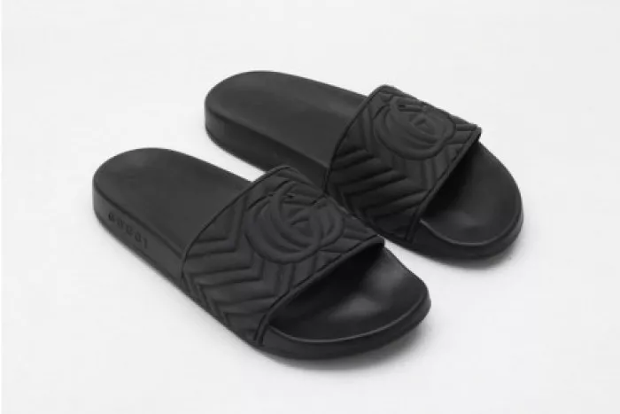 GUCC SLIPPERS ALL BLACK 0117