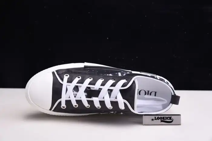 DR B23 Low Top Oblique Sneaker Black & White 0128