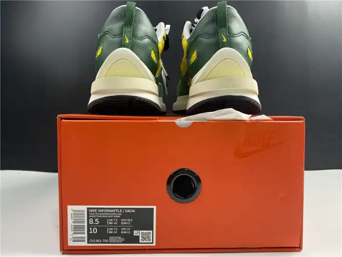 NIKE VAPORWAFFLE SACAI TOUR YELLOW STADIUM GREEN CV1363-700 0129