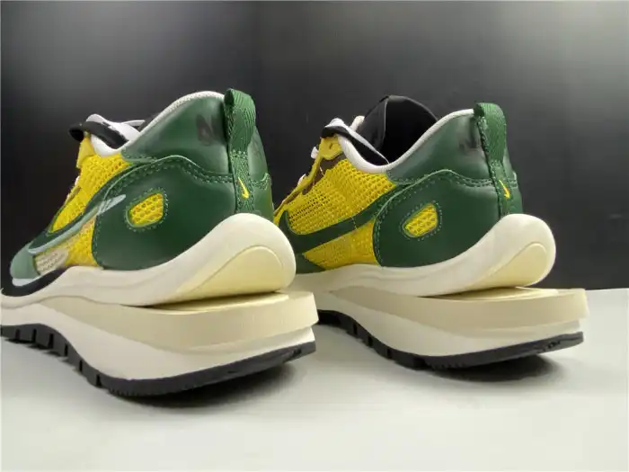 NIKE VAPORWAFFLE SACAI TOUR YELLOW STADIUM GREEN CV1363-700 0129