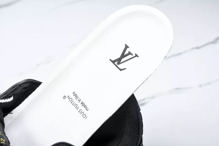 LV ARCH LIGHT SNEAKER 24111511 0118