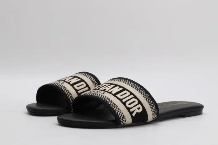 DR SLIPPERS 0128