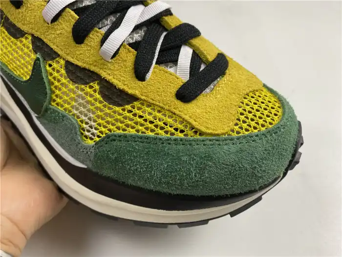 NIKE VAPORWAFFLE SACAI TOUR YELLOW STADIUM GREEN CV1363-700 0129