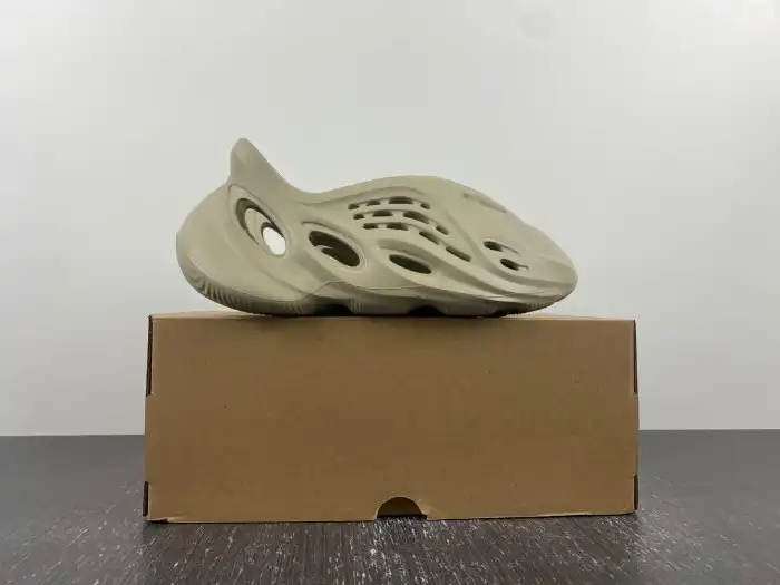 Adidas Yeezy Foam RNR Stone Salt GV6840 0127