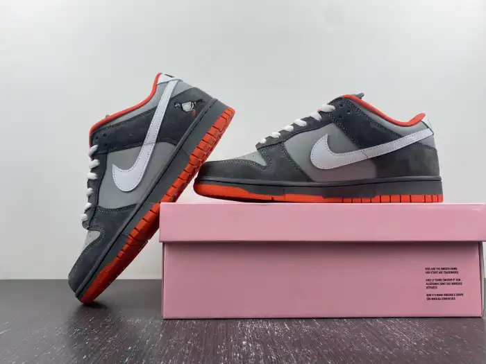 Nike SB Dunk Low Staple NYC Pigeon 304292-011 0123