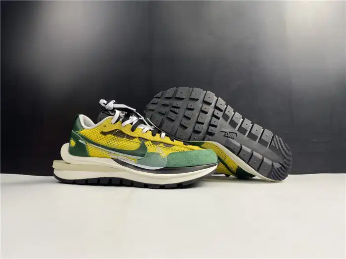 NIKE VAPORWAFFLE SACAI TOUR YELLOW STADIUM GREEN CV1363-700 0129