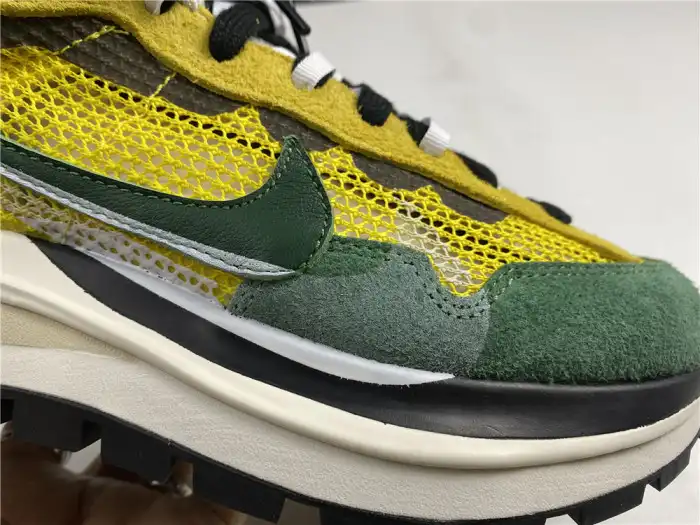 NIKE VAPORWAFFLE SACAI TOUR YELLOW STADIUM GREEN CV1363-700 0129