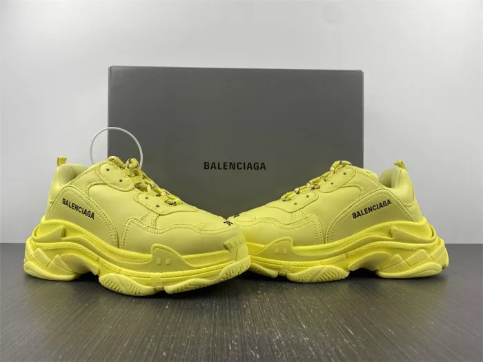 BLCG TRIPLE S SNEAKER 524039 W1FB5 2308 0114