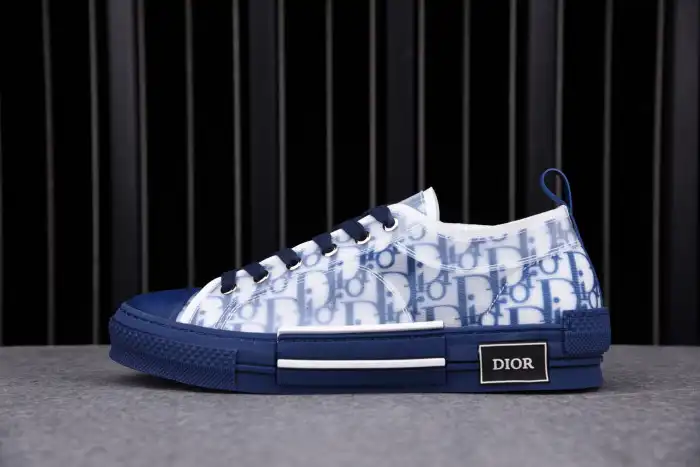 DR B23 Low Top Oblique Sneaker Blue 0128