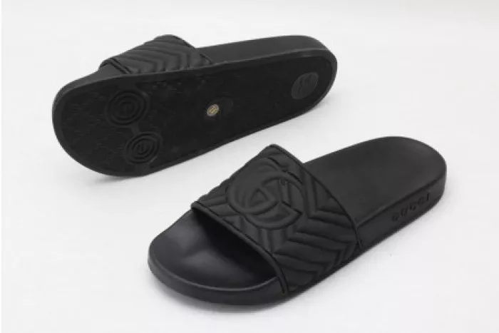 GUCC SLIPPERS ALL BLACK 0117