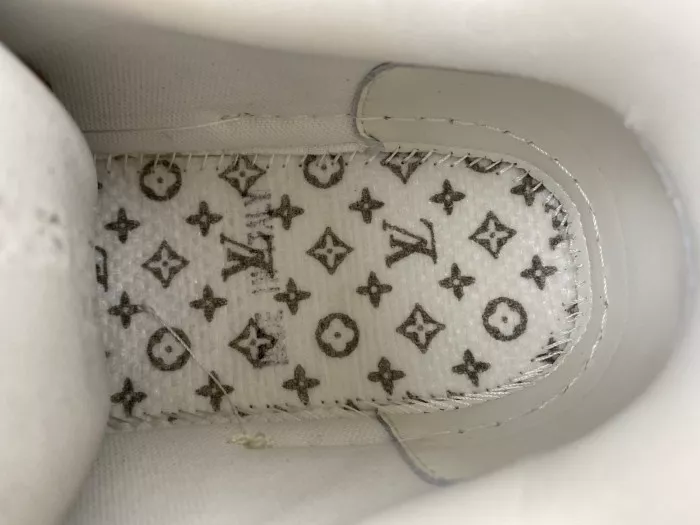 LV TRAINER SNEAKER 24072201 0118