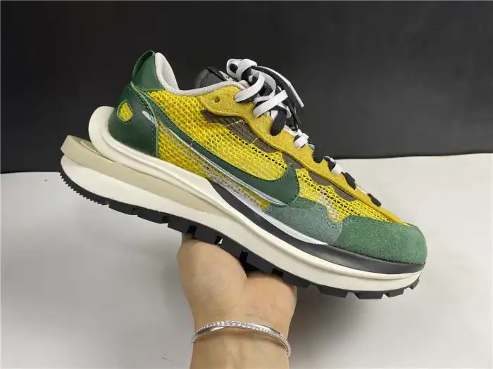 NIKE VAPORWAFFLE SACAI TOUR YELLOW STADIUM GREEN CV1363-700 0129