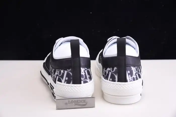 DR B23 Low Top Oblique Sneaker Black & White 0128