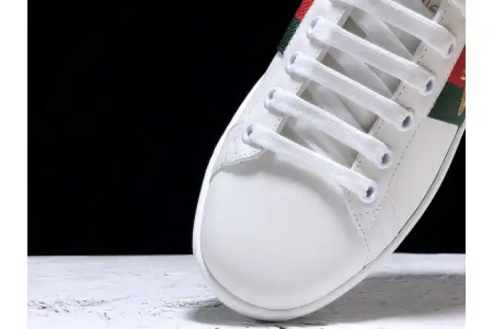 GUCC ACE EMBROIDERED LOW-TOP SNEAKER WHITE WITH BEE 0131