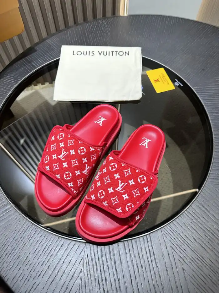 LV Miami Mule 24052711 0202