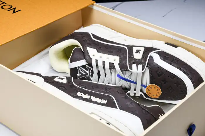 LV TRAINER SNEAKER 24051002 0202