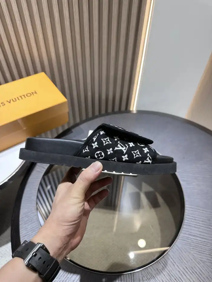 LV Miami Mule 24052708 0202