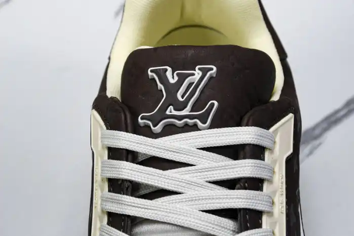 LV TRAINER SNEAKER 24051002 0202