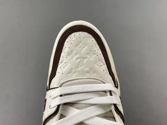 LV TRAINER SNEAKER 24052406 0202