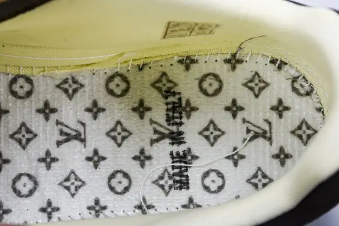 LV TRAINER SNEAKER 24051002 0202