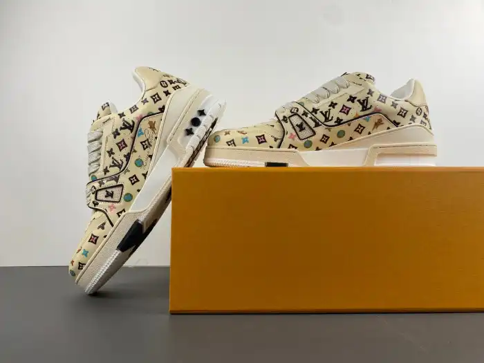 LV TRAINER SNEAKER 24072201 0202