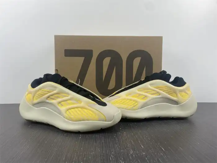 Adidas Yeezy 700 V3 Mono Safflower HP5425 0204