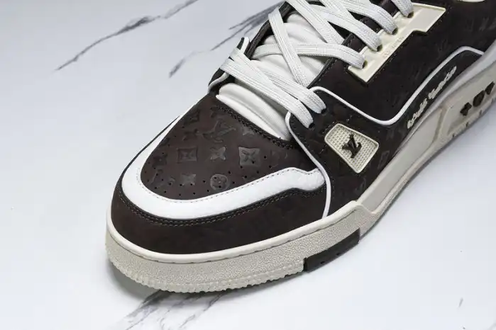 LV TRAINER SNEAKER 24051002 0202