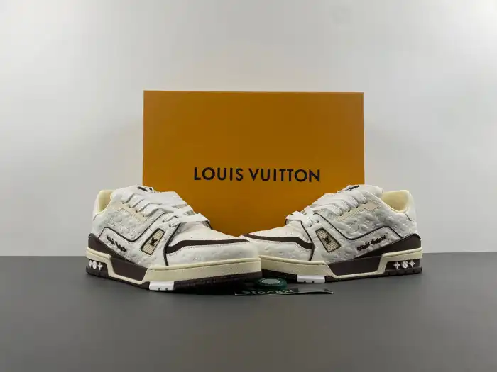 LV TRAINER SNEAKER 24052406 0202