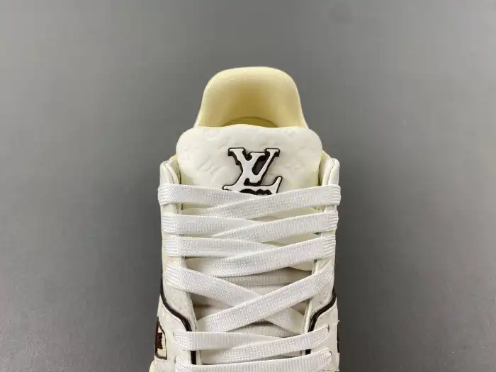 LV TRAINER SNEAKER 24052406 0202