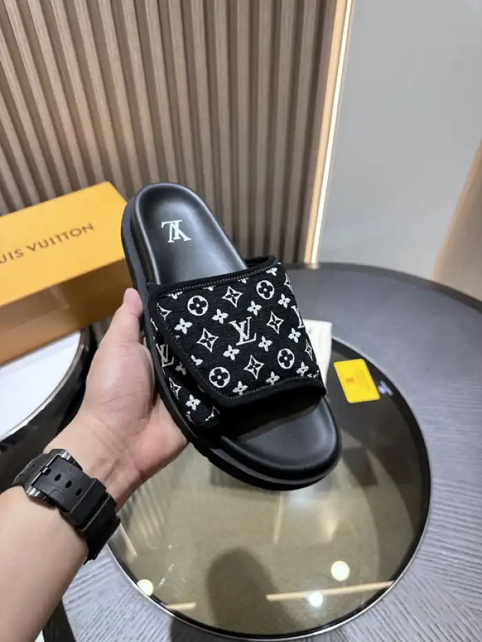 LV Miami Mule 24052708 0202