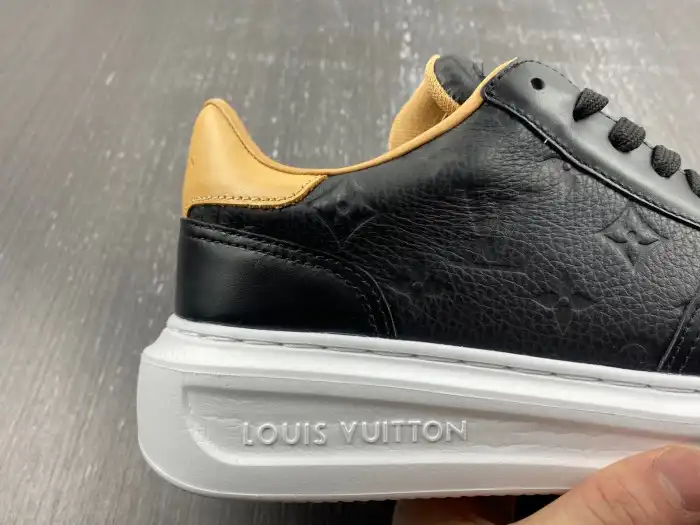 LV LOW-TOP SNEAKER 0202