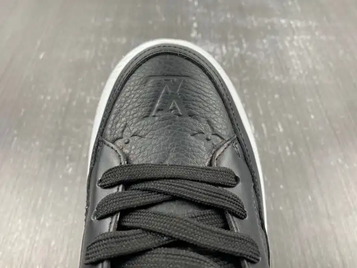 LV LOW-TOP SNEAKER 0202