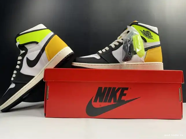 JORDAN RETRO OG 'VOLT 555088-118 AIR HIGH 1 GOLD' 0224