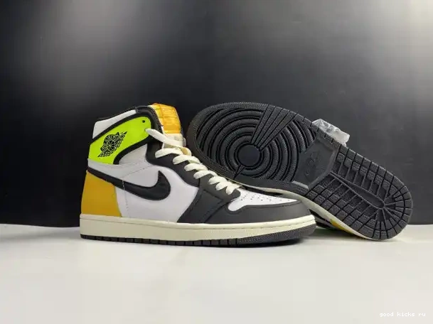 JORDAN RETRO OG 'VOLT 555088-118 AIR HIGH 1 GOLD' 0224