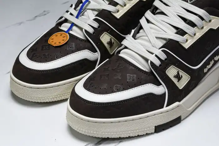 LV TRAINER SNEAKER 24051002 0202