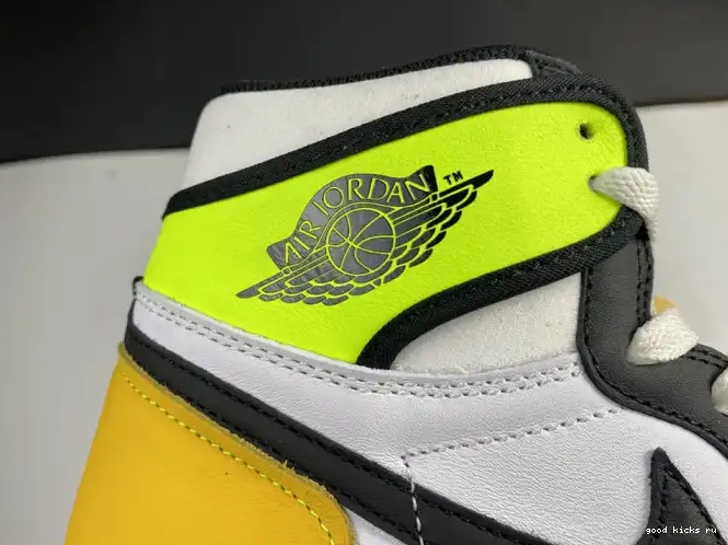 JORDAN RETRO OG 'VOLT 555088-118 AIR HIGH 1 GOLD' 0224