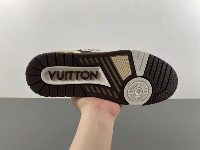 LV TRAINER SNEAKER 24052406 0202