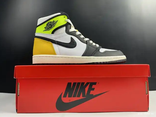 JORDAN RETRO OG 'VOLT 555088-118 AIR HIGH 1 GOLD' 0224