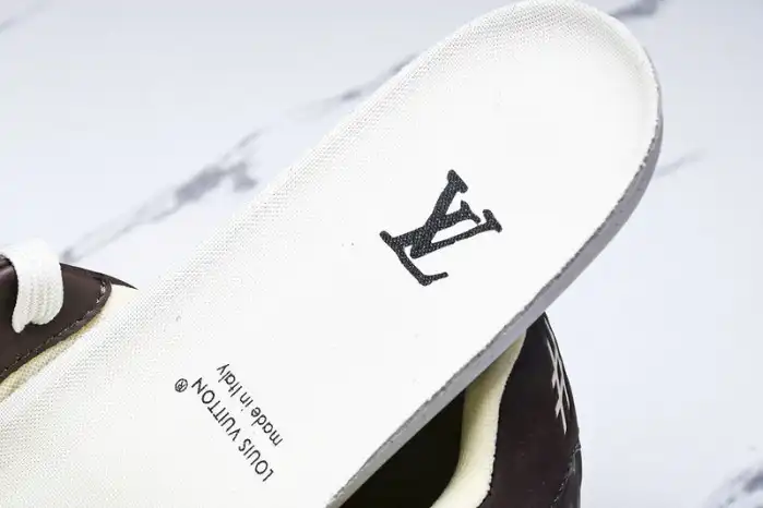 LV TRAINER SNEAKER 24051002 0202